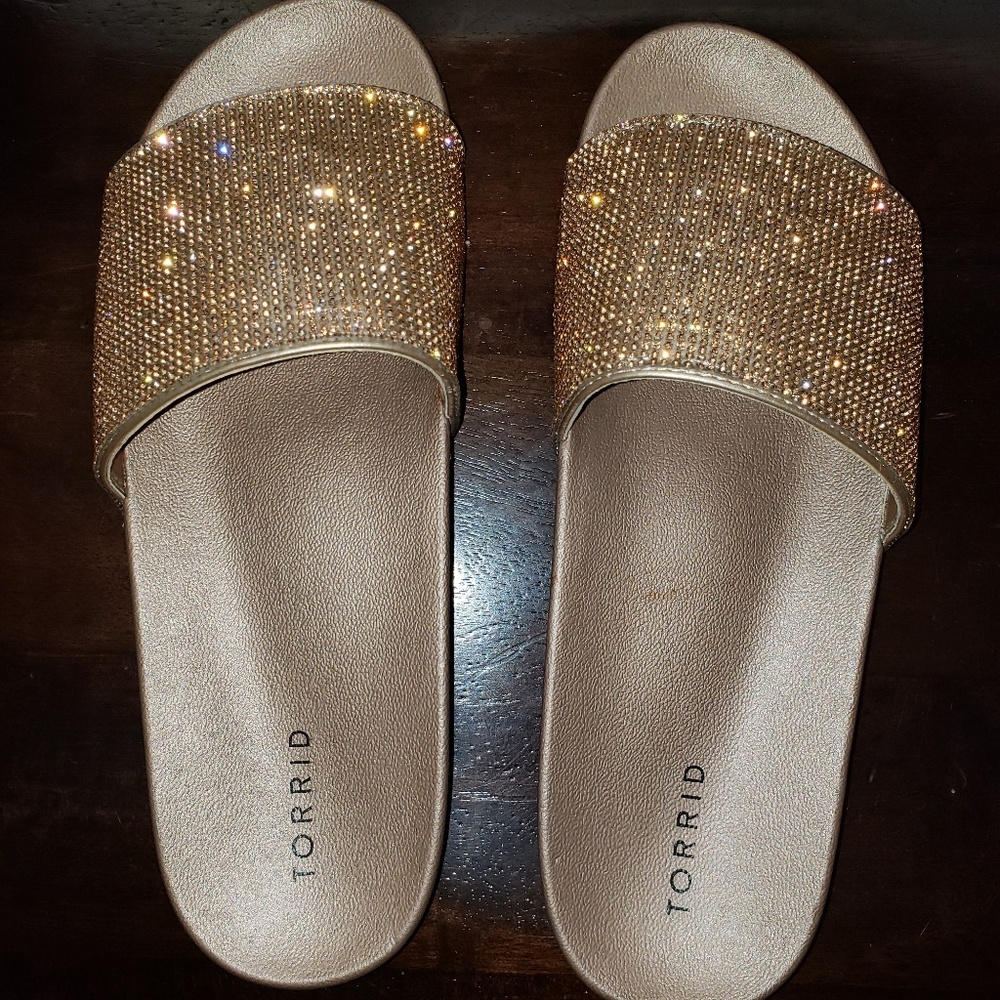Gold sparkling slip in shoes
